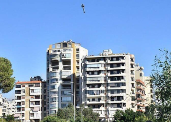 لحظه برخورد موشک‌های اسرائیلی با ساختمانی در بیروت + تصاویر