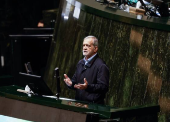 دفاع رئیس جمهور از کلیات لایحه بودجه ۱۴۰۴ + تصاویر