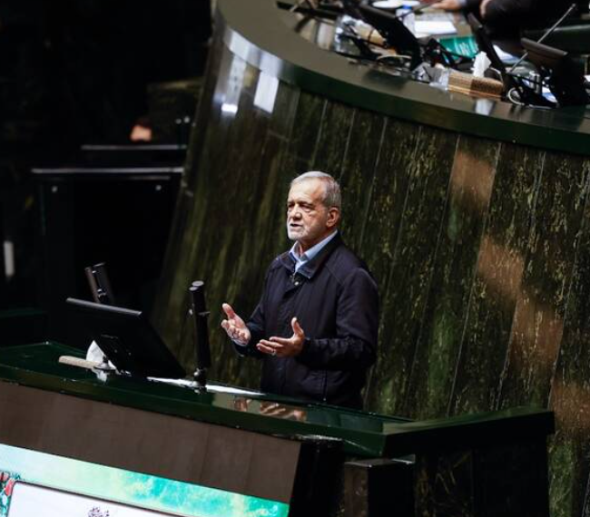 دفاع رئیس جمهور از کلیات لایحه بودجه ۱۴۰۴ + تصاویر