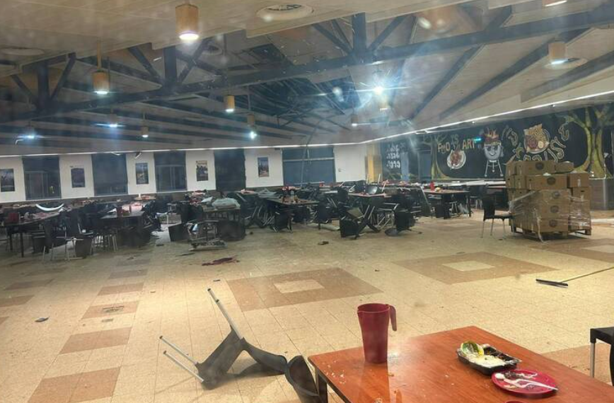 وضعیت سالن غذاخوری تیپ گولانی بعد از حمله حزب‌الله + تصاویر