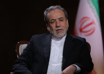 عراقچی: می‌توانیم تنگه هرمز را ببندیم، اما چنین تهدیدی نکرده‌ایم