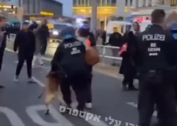 حمله پلیس آلمان به حامیان فلسطین با سگ‌های وحشی! + فیلم