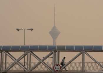 هوای تهران از مرز آلودگی عبور کرد