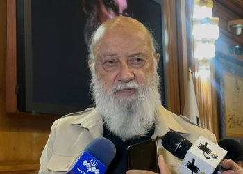 چمران:تراموای در حال بارگیری همان اتوبوس ۳ کابینه است