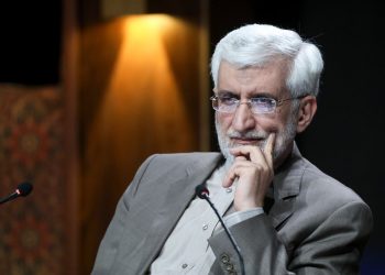 شک و تردید در مسیر حق ابر فتنه را بارور می‌کند