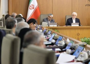 اهل گذشت از یک وجب خاک کشورمان هم نیستیم