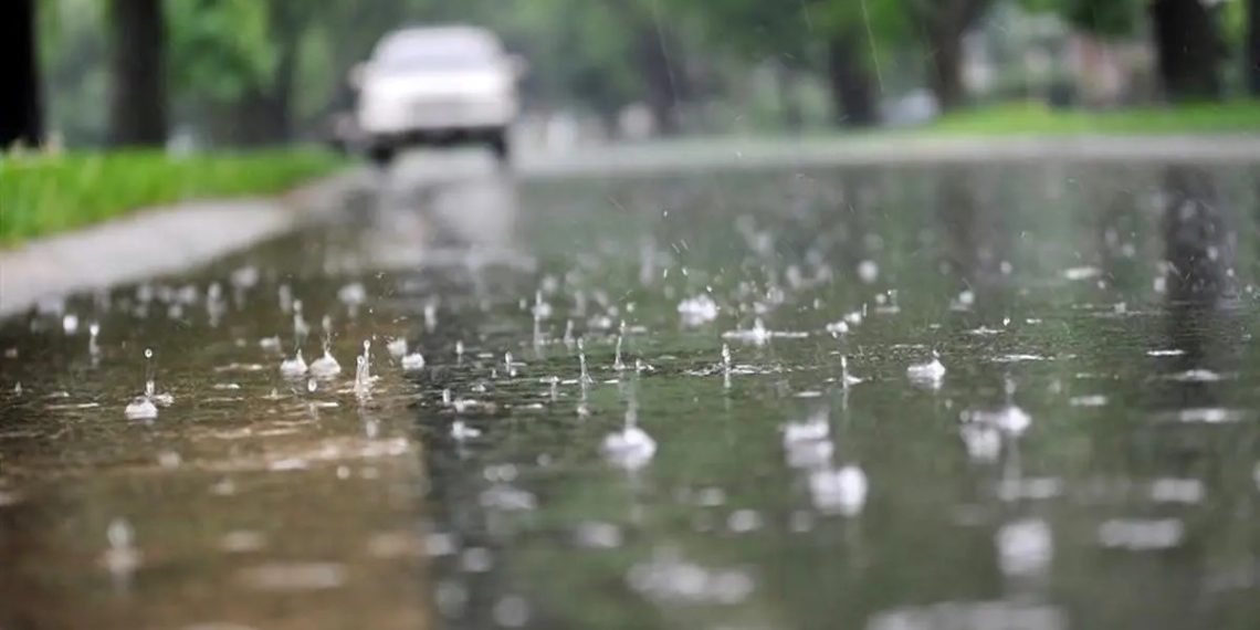 قطع برق در چالوس به دلیل بارش شدید باران