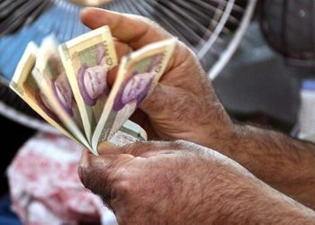 بررسی مزد سال آینده کارگران؛ معاون وزیر کار: فعلاً زود است