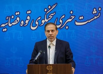 همکاری سه قوه برای مبارزه با تخلفات حوزه دارو؛ امیر تتلو در زندان تنبیه انضباطی می‌شود