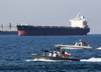 ترس تنگه هرمز بر تن اعراب و آمریکا