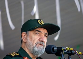 محسن رضایی: ماشین جنگی حزب‌الله راه افتاده است