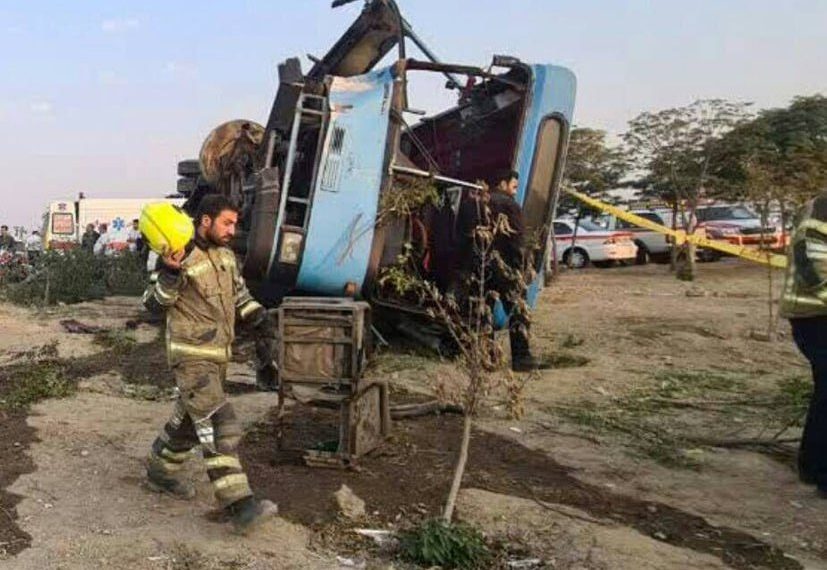 واژگونی صبحگاهی اتوبوس در بزرگراه آزادگان جنوب