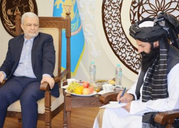 مقام طالبان افغانستان در دیدار با سفیر ایران: تصمیم گرفته‌ایم که مهاجران را بازگردانیم