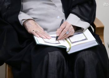 قرآن اهدایی رهبر انقلاب به خانواده شهدای پدافند