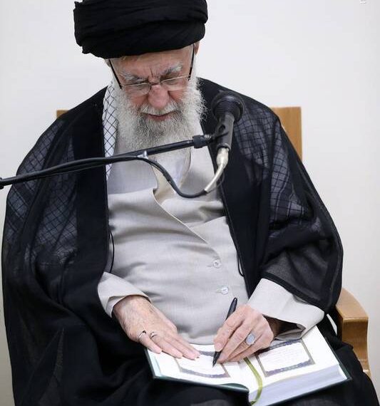 قرآن اهدایی رهبر انقلاب به خانواده شهدای پدافند