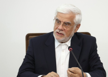 عارف: دنبال آتش‌بس در لبنان و فلسطین هستیم