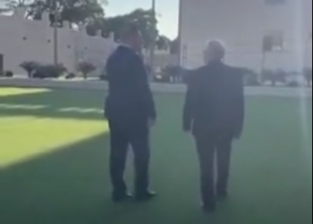 قدم زدن لاریجانی در بیروت با وجود پهپاد اسرائیلی + فیلم