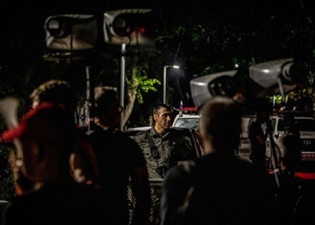 اصابت 2 منور به حیاط خانه نتانیاهو ️