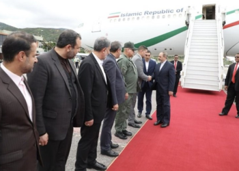 تأکید فرمانده کل قوا و رئیس‌جمهور بر توسعه همکاری با ونزوئلا