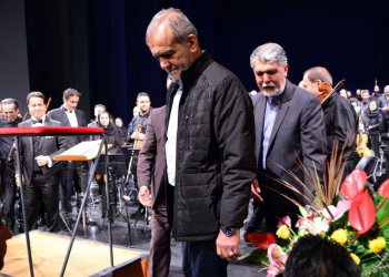 پزشکیان به تماشای کنسرت «منظومه سیمرغ» رفت