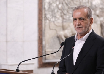 پزشکیان: با نگاه بسیجی می‌توانیم مشکلات را حل کنیم