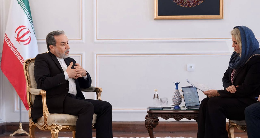 عراقچی: خانواده شارمهد می‌توانند درخواست انتقال جسد بدهند