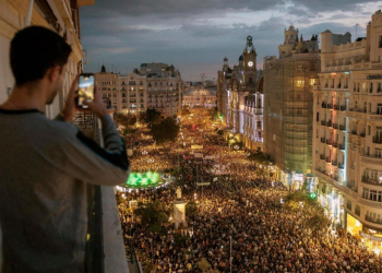 ده‌ها هزار سیل‌زده خشمگین به خیابان‌های والنسیا آمدند