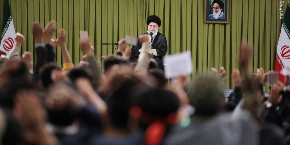 رهبر انقلاب: دشمنان قطعاً پاسخ دندان‌شکن دریافت خواهند کرد