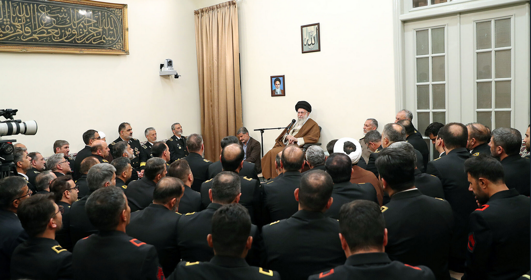 رهبر انقلاب: نیروهای مسلح بر افزایش توان رزم متمرکز شوند