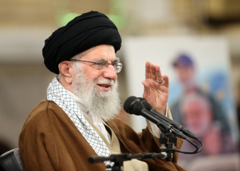 هزینه کرد دشمنان برای انحراف اذهان از حقیقت