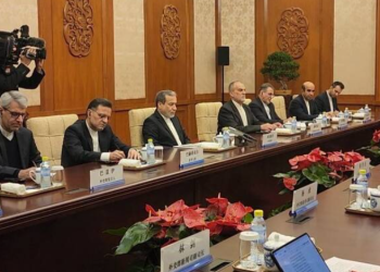 دیدار عراقچی با همتای چینی + عکس