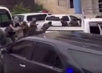 ضرب‌وشتم نظامیان فراری ارتش سوریه + فیلم