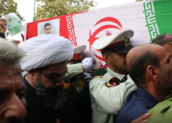 تشییع پیکر شهید مجتبی شهیدی‌ در بندرعباس + فیلم