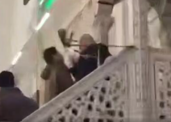 جدال شورشیان بر سر منبر مسجد اموی + فیلم