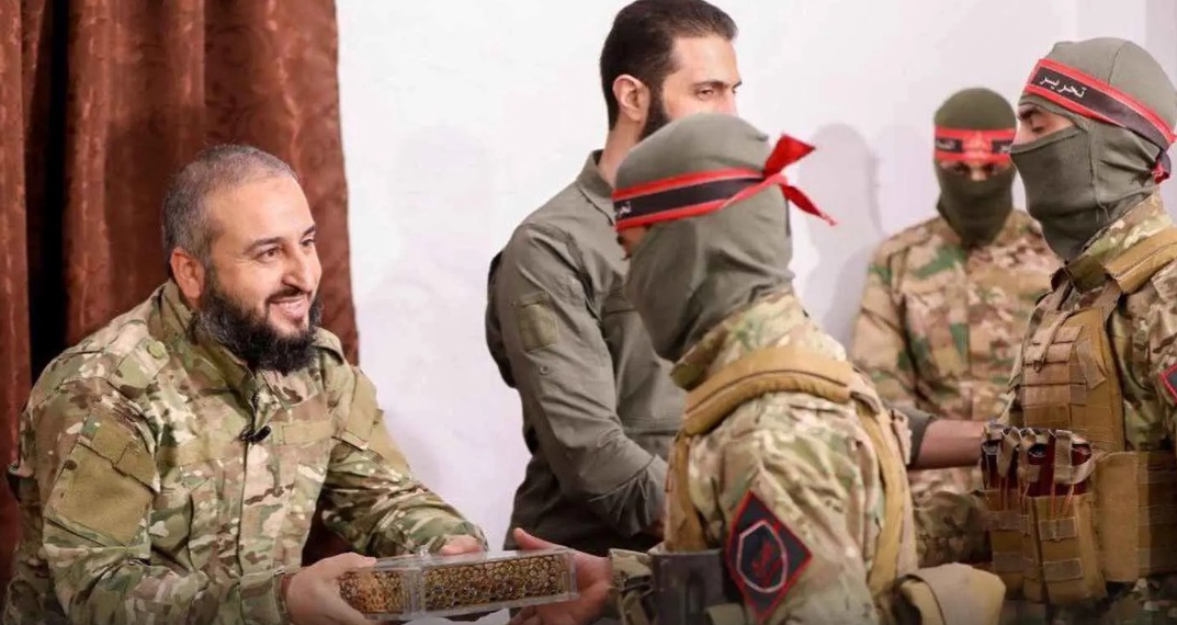 «سربند قرمزها» در هیئت تحریر شام چه می‌کنند؟