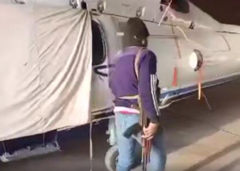 کنترل مخالفان سوریه در فرودگاه المزه + فیلم