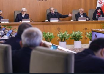 پزشکیان: اجرای قانون توزیع کالابرگ پیگیری شود
