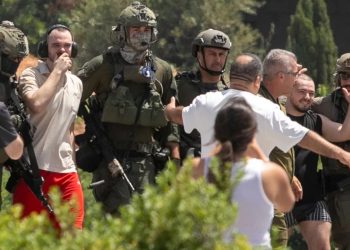 اذعان ناتوانی وزیر خارجه رژیم در آزاد سازی اسرا در حین جنگ