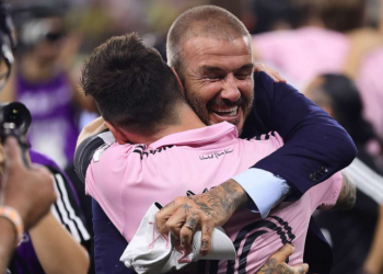 بکام: مسی می‌خواهد به بارسلونا برگردد