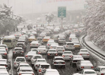 برف ۳ ساعته تهران را قفل کرد