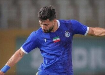 مصدومیت عجیب بازیکن استقلال از ناحیه چشم + فیلم