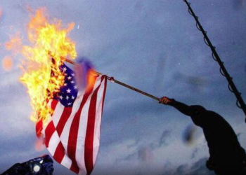 آتش زدن پرچم آمریکا در پاناما + فیلم