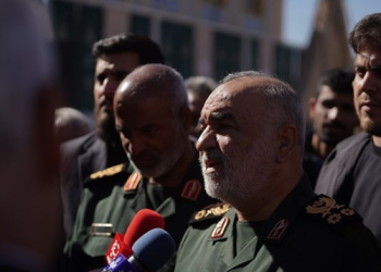سلامی: مردم با وجود تهدیدات “حاج قاسم” را رها نکردند