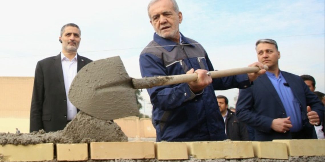 رئیس‌جمهور شخصا برای ساخت مدرسه دست به کار شد