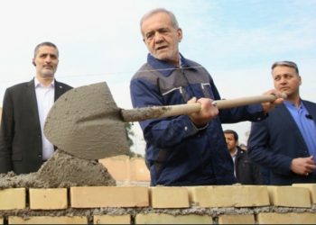 رئیس‌جمهور شخصا برای ساخت مدرسه دست به کار شد