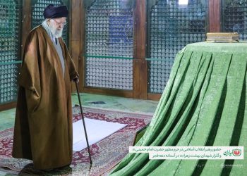 حضور رهبر انقلاب در حرم امام خمینی و گلزار شهدای بهشت زهرا