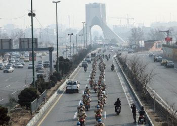 رژه موتورسواران از فرودگاه مهرآباد تا حرم امام(ره) برگزار شد