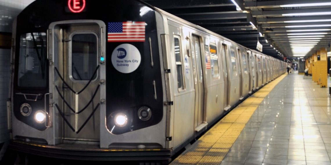 اینجا متروی نیویورک است صدای مقاومت را می شنوید