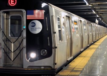 اینجا متروی نیویورک است صدای مقاومت را می شنوید