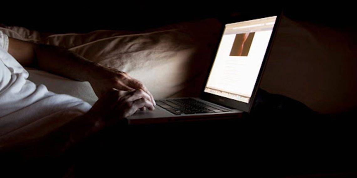 توصیه هایی برای بزرگسالان در مورد آزار و اذیت آنلاین